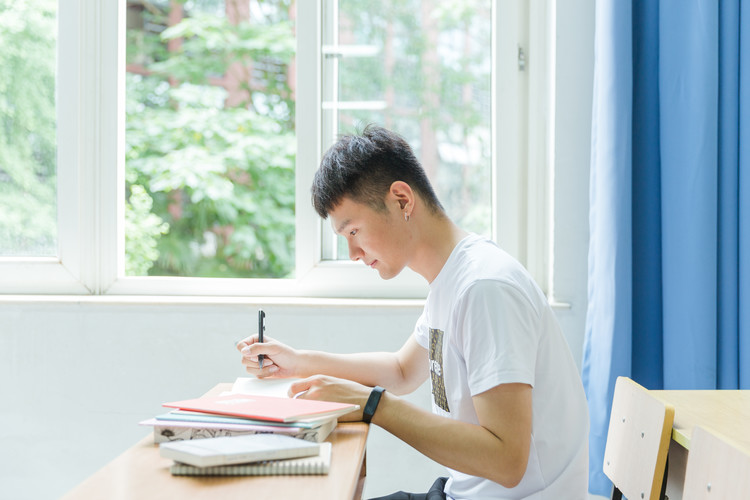 请大神们赐教，能否有需要往读香港都会大学金融硕士