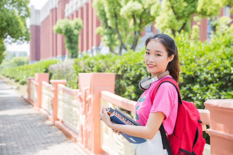 四川省商贸学校截止报名日期