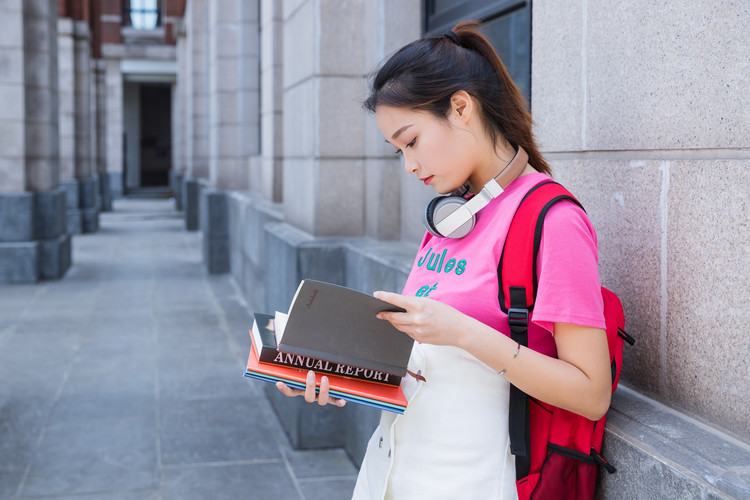 2023年成都女生初中毕业上计算机学校