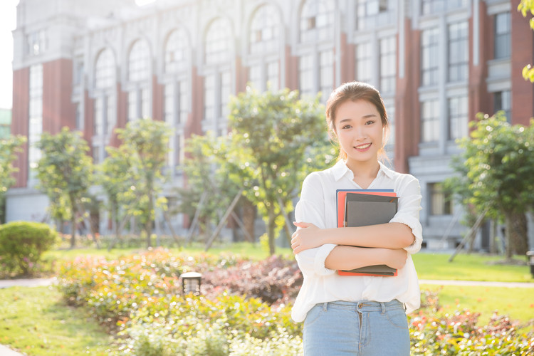 女孩公安院校哪一个博业美 女孩童上警员学院美即即业么