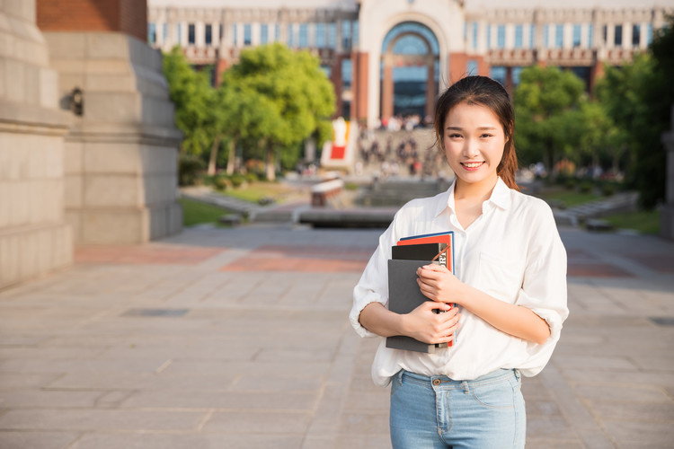 张家界护理学校如何收费