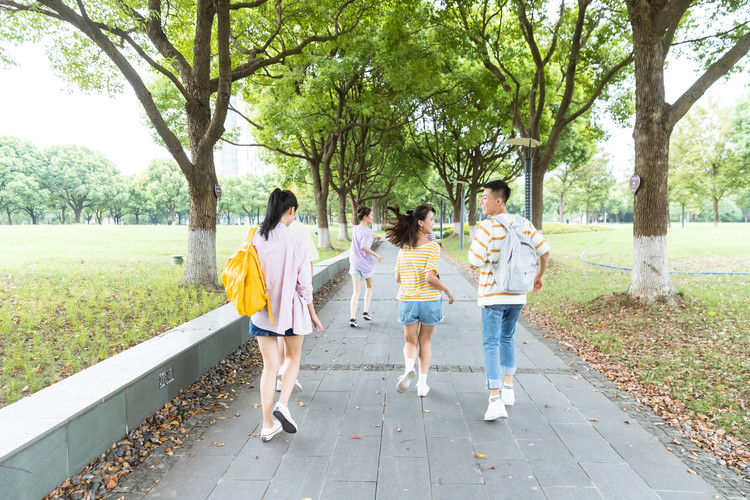 貴陽初中畢業讀什么中專學校