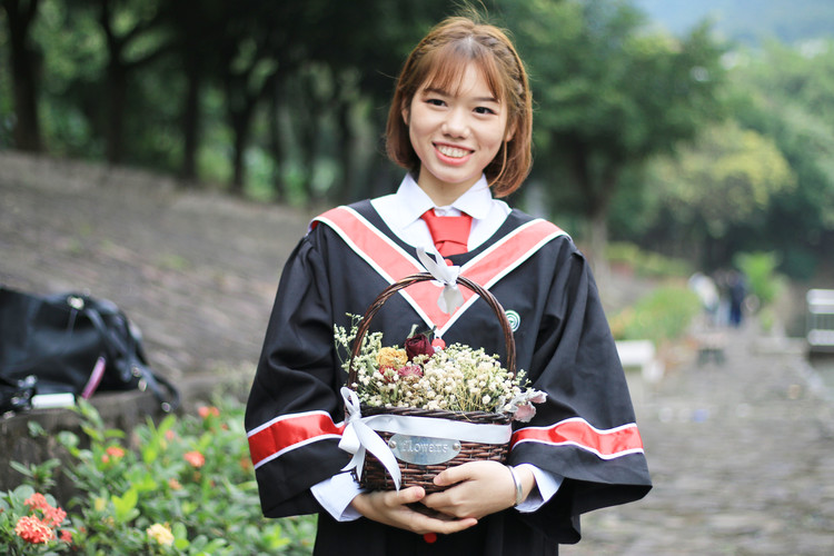 四川希望技术学校在哪(四川希望汽车职业学校学费)