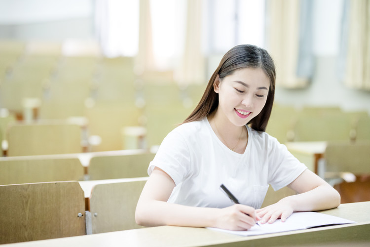 貴陽初中畢業讀什么中專學校