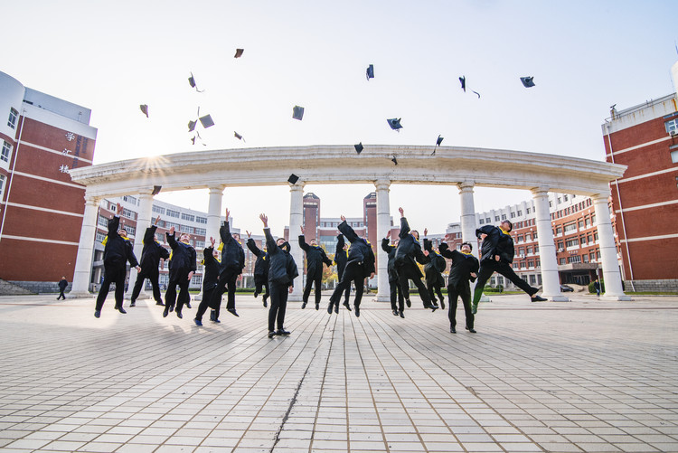 泰国大学中国留学生(泰国来中国留学生家境怎么样)