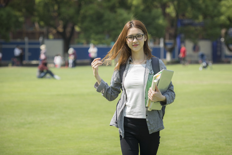 英邦大学申请表格该如何填写_申请英联邦大学要准备