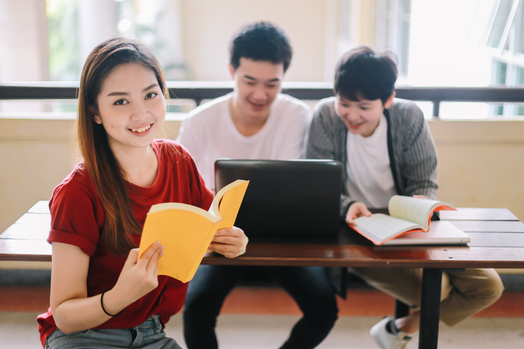 四川音乐学院附属中等艺术学校报名条件(四川音乐学院附属中等艺术学校电话)