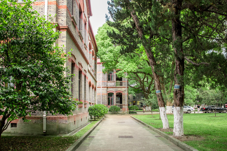 貴州往年幼師學校和職業高中哪個好？