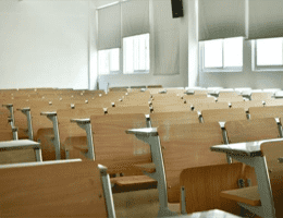 交际学院3+2留学一年几钱？